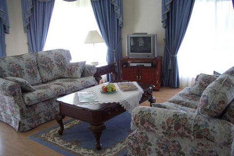 Carolynnes Cottages - Accommodation Gladstone 2