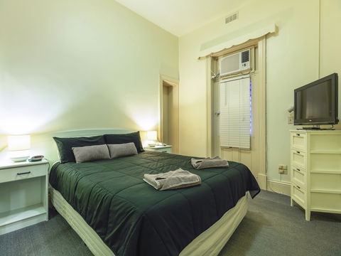 Grand Tasman Hotel - Accommodation Gladstone 6
