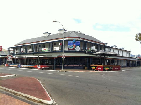 Grand Tasman Hotel - Accommodation Gladstone 1