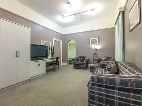 Grand Tasman Hotel - Accommodation Gladstone 5
