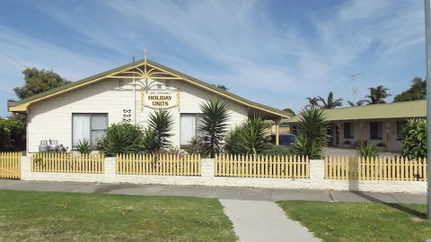 Lakes Entrance Holiday Units - Accommodation Gladstone 0