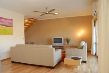 The Lakes Apartments - Accommodation Gladstone 2