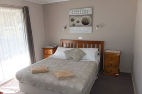 Lakes Entrance Country Cottages - Accommodation Gladstone 0