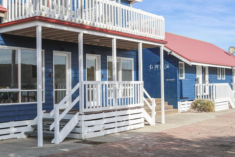 The Port O Call - Accommodation Gladstone 0