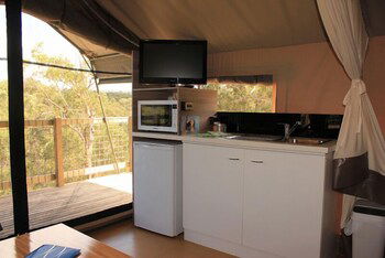 Lorne Bush House Cottages & Eco Retreats - Accommodation Gladstone 4