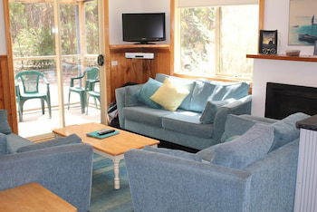 Lorne Bush House Cottages & Eco Retreats - Accommodation Gladstone 5