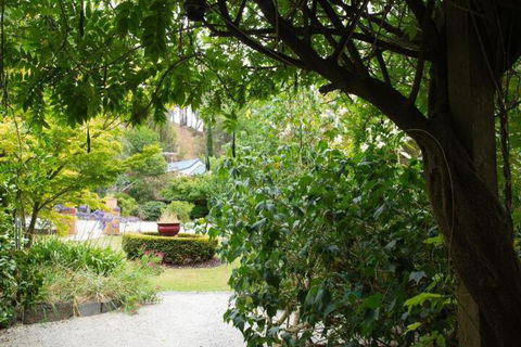 Valley Guest House - Accommodation Gladstone 3