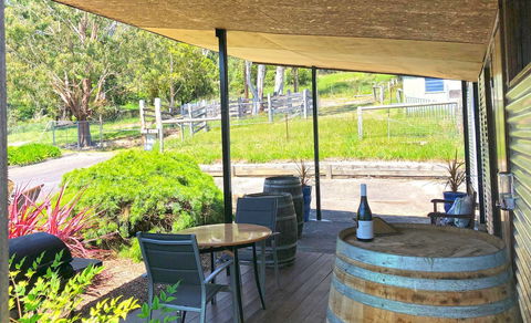 Valley Farm Vineyard Cottages - Accommodation Gladstone 1