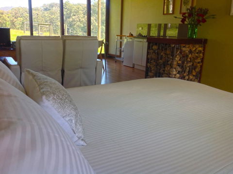 Valley Farm Vineyard Cottages - Accommodation Gladstone 3