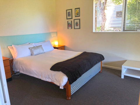 Valley Farm Vineyard Cottages - Accommodation Gladstone 5