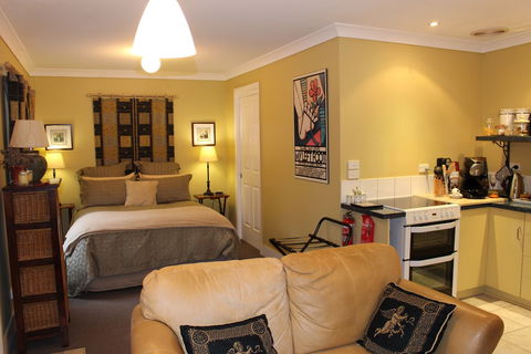 Ivy On Glenelg - Accommodation Gladstone 5