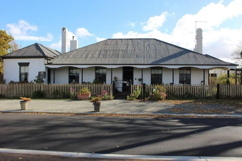 Ivy On Glenelg - Accommodation Gladstone 1