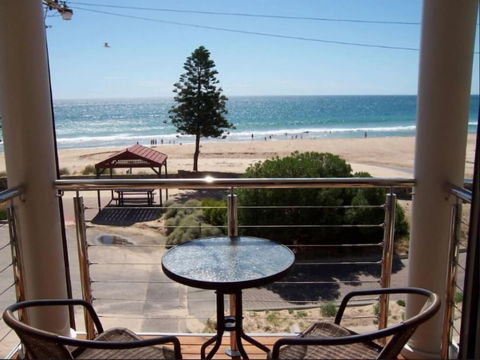 Christies No 1 Esplanade - Accommodation Gladstone 4