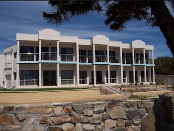 Christies No 1 Esplanade - Accommodation Gladstone 5