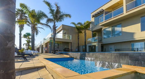 The Bluff Resort Apartments - Accommodation Gladstone 0