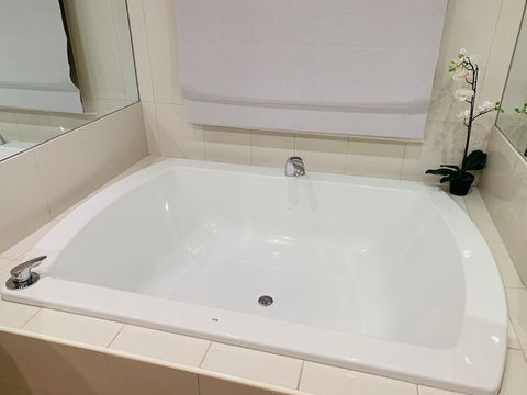 The Bluff Resort Apartments - Accommodation Gladstone 4