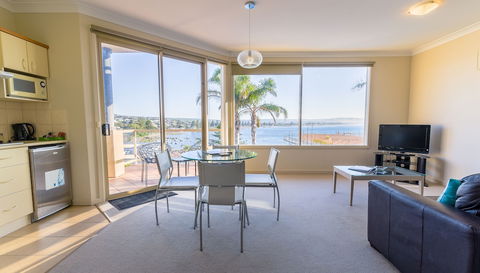 The Bluff Resort Apartments - Accommodation Gladstone 6