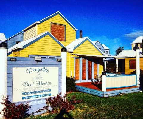 Rayville Boat Houses - Accommodation Gladstone 0