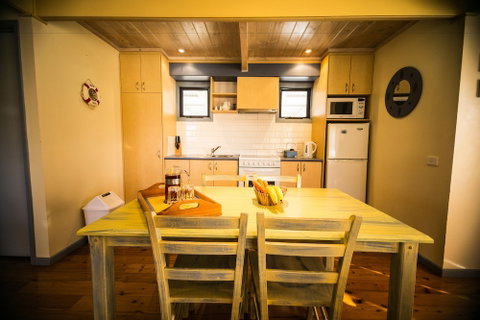 Rayville Boat Houses - Accommodation Gladstone 3