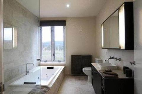 Eco-luxe At Mount Avoca - Accommodation Gladstone 7