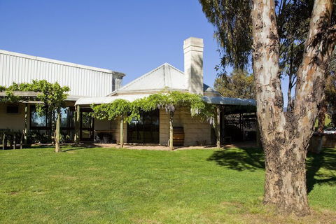 Eco-luxe At Mount Avoca - Accommodation Gladstone 1
