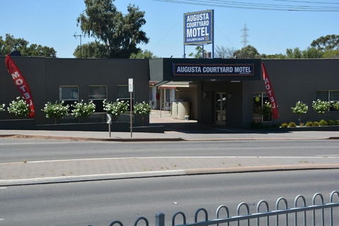Augusta Courtyard Motel - Accommodation Gladstone 1