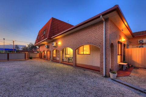 Midlands Motel - Accommodation Gladstone 1