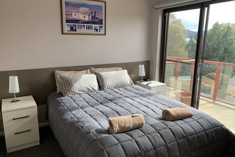 Aalberg Chalet - Accommodation Gladstone 6