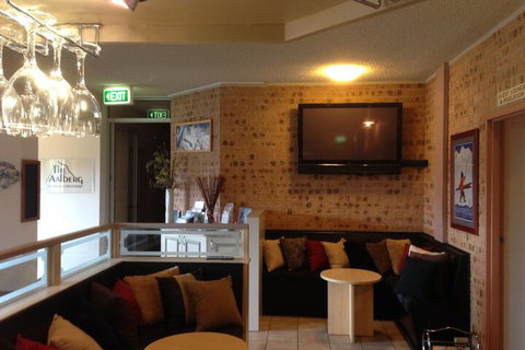 Aalberg Chalet - Accommodation Gladstone 2