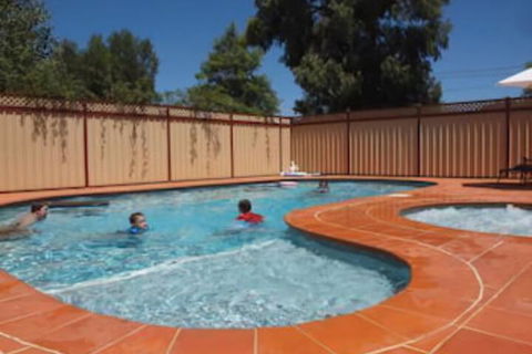 Peppinella Motel - Accommodation Gladstone 1