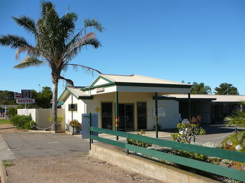 Oval Motel - Accommodation Gladstone 5