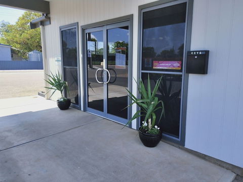 Oval Motel - Accommodation Gladstone 0