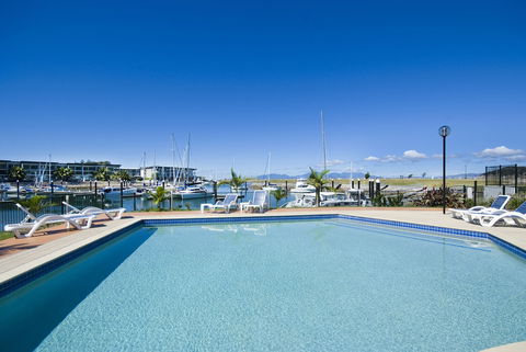 Beachside Magnetic Harbour - Accommodation Gladstone 5