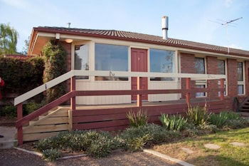 Yarra Glen Racecourse Apartments - Accommodation Gladstone 0