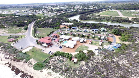 Seaspray Beach Holiday Park - Accommodation Gladstone 0