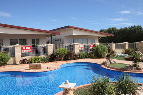 Seaspray Beach Holiday Park - Accommodation Gladstone 2