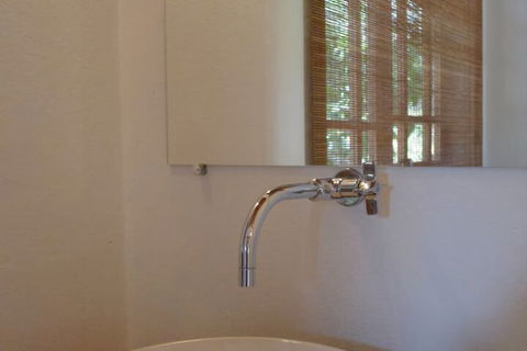 Emaroo Hotel Port Hughes - Accommodation Gladstone 4
