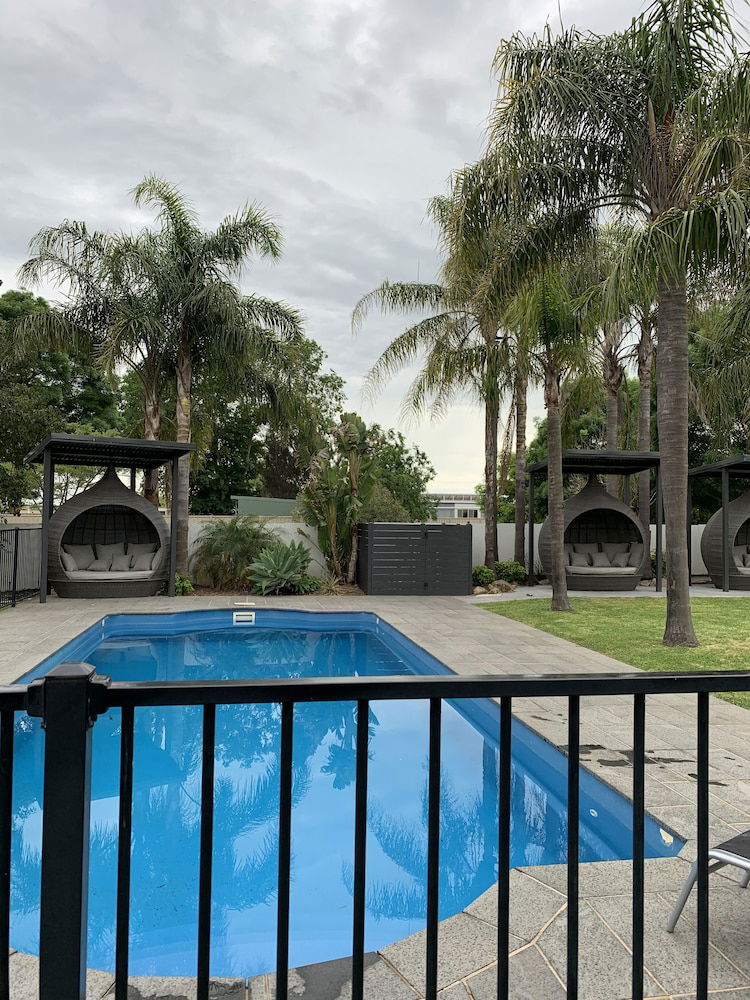 Dareton NSW Accommodation Gladstone