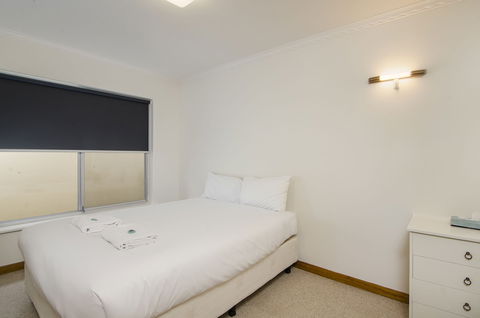 The Commodore - Accommodation Gladstone 1