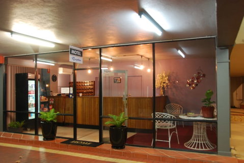 Commodore Motor Inn Albury - Accommodation Gladstone 2