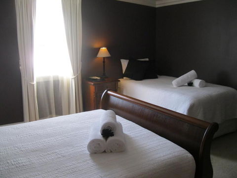 Heritage Guesthouse - Accommodation Gladstone 2
