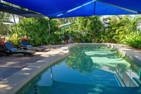 Tropical Palms - Accommodation Gladstone 4
