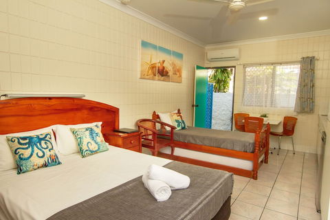 Tropical Palms - Accommodation Gladstone 6