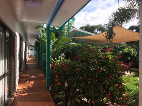 Tropical Palms - Accommodation Gladstone 0