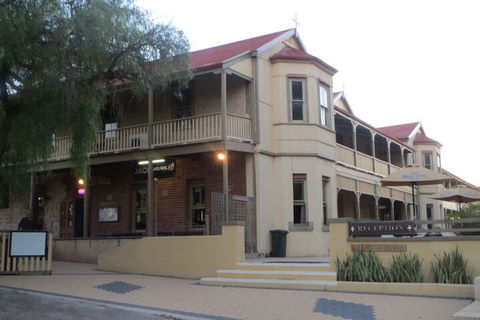 Priory Resort Hotel - Accommodation Gladstone 3