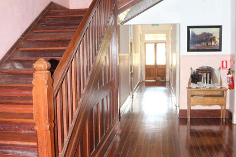Priory Resort Hotel - Accommodation Gladstone 7