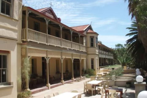 Priory Resort Hotel - Accommodation Gladstone 0