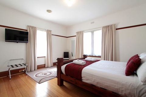 Moonah Central Apartments - Accommodation Gladstone 6