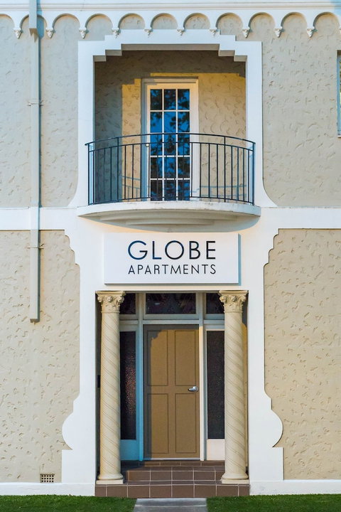 Globe Apartments - Accommodation Gladstone 3