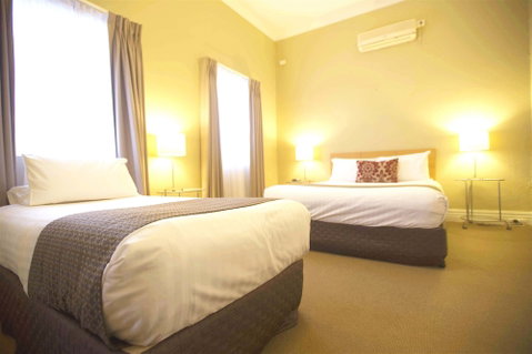 Globe Apartments - Accommodation Gladstone 6